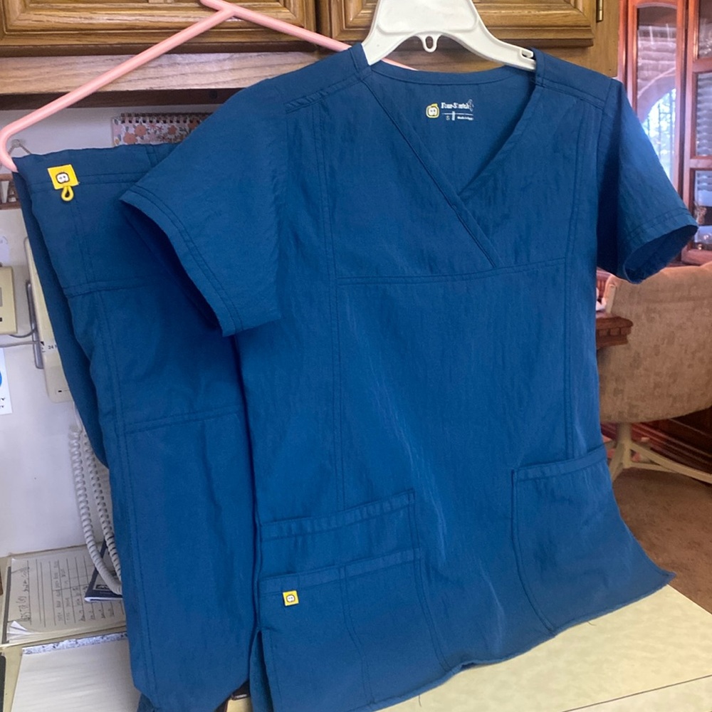 Small Four-Stretch top & matching color X-Small Petite pants